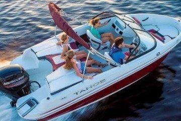 a small boat in a body of water